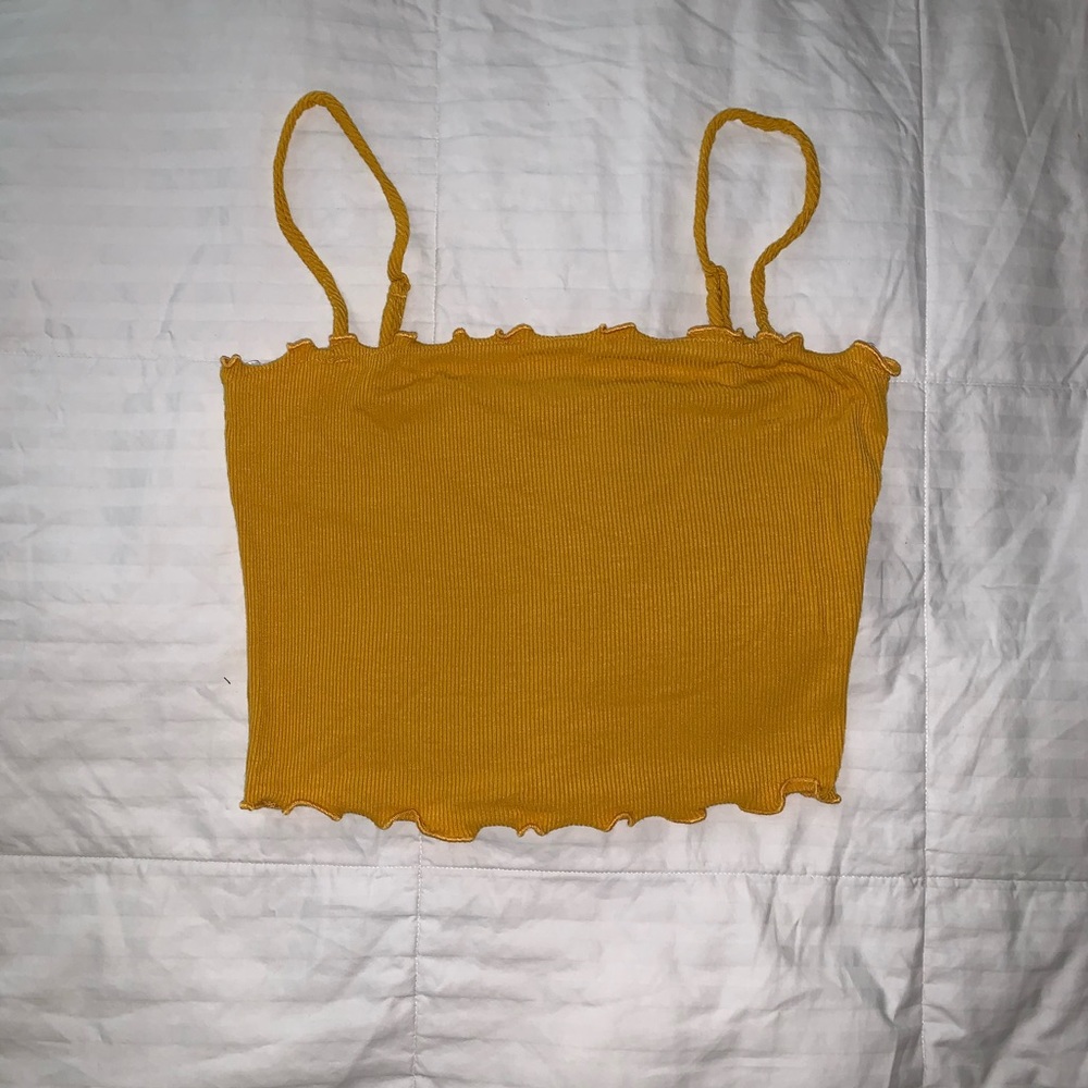 Ribbed lettuce cut crop top